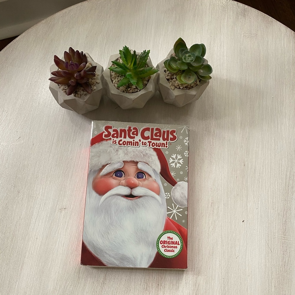 Santa Clause is Coming to Town NEW in Plastic